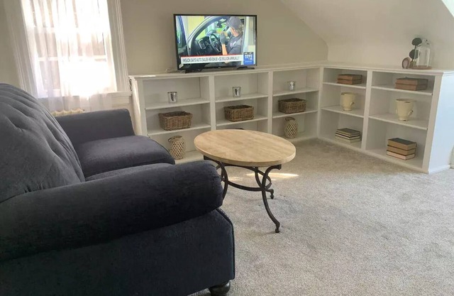 Beautiful Furnished Apt #4 in Historic Building