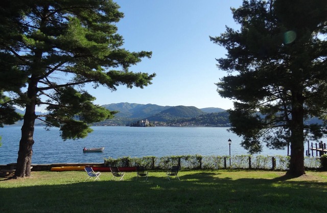 Beautiful garden front Lake Orta for relax vacation free use conoes, bikes