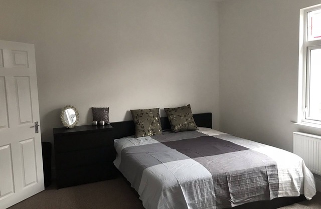 BEAUTIFUL HOME, NEWLY REFURBISHED, 3 BEDROOM HOUSE near Alton Towers, Wedgwood..