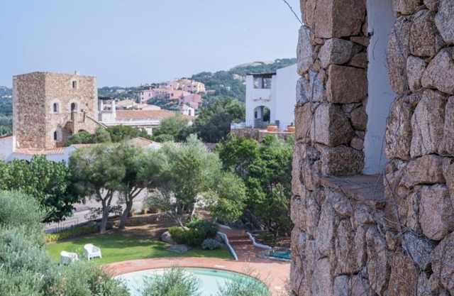 Beautiful Giardino degli Oleandri 2 Bedroom Apt sleeps 6 child