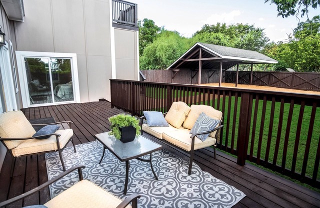 Beautiful Guest House on New Built Home Near Downtown