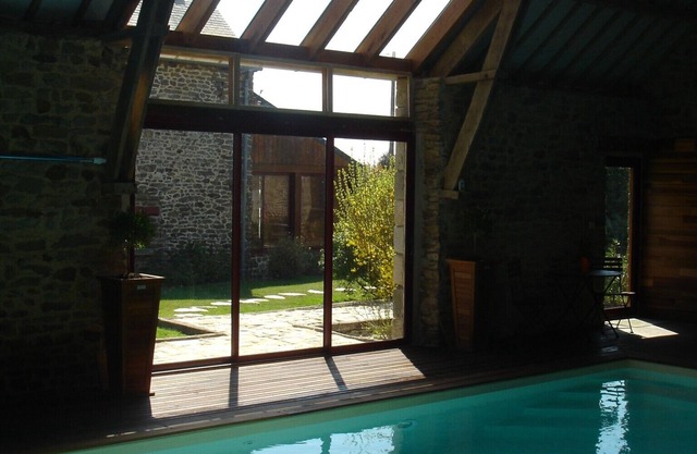 Casa con piscina cubierta climatizada, 11 personas, cerca de St Malo en Bretaña
