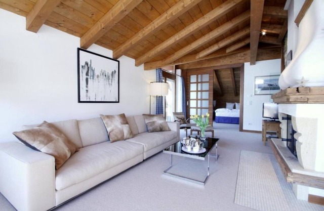 Beautiful high quality Superior Chalet, 500m from ski lifts, half board catered