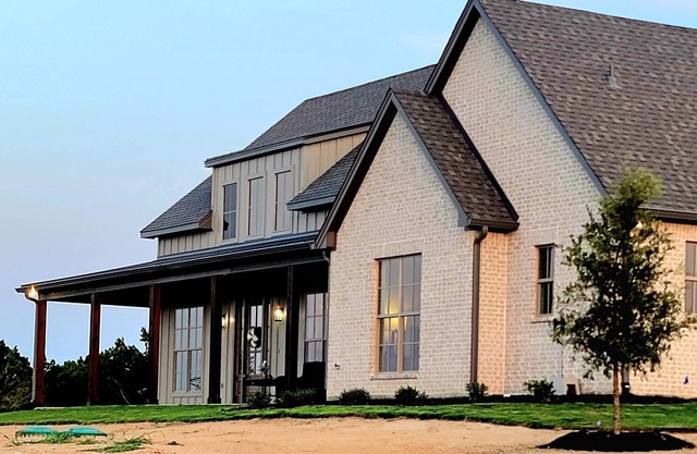 Beautiful Hillside Home Overlooking Dove Ridge Vineyard