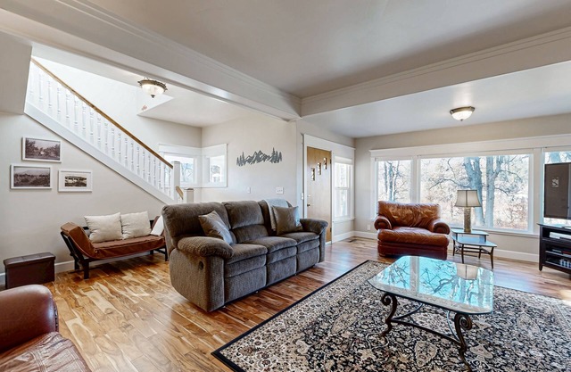 Beautiful historic family home on a Cherry Orchard, with patio, grill, and WiFi