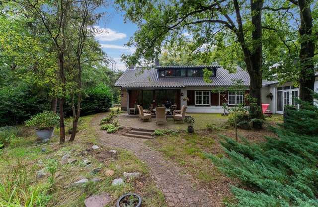 Hermosa casa de vacaciones en Baarle-Nassau con jardín