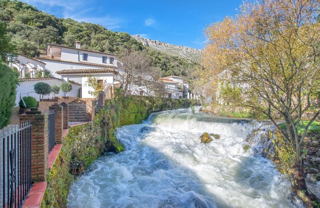 Hermoso apartamento turístico "Casa Rural Nacimiento 2" con piscina, jardín, Wi-Fi y aire acondicionado