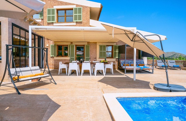 Preciosa casa de vacaciones "Son Llodra" con vistas a la montaña, piscina, terraza y WiFi