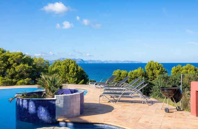"Alta Vista" con vistas panorámicas, piscina infinita, terraza y Wi-Fi