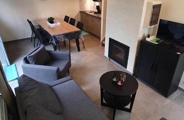 Hermosa casa de vacaciones en Virton con terraza