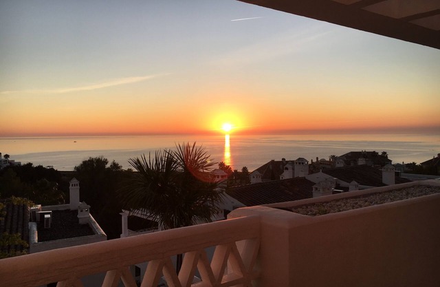 Hermosa casa de vacaciones cerca de Estepona con magníficas vistas al mar en un área cerrada