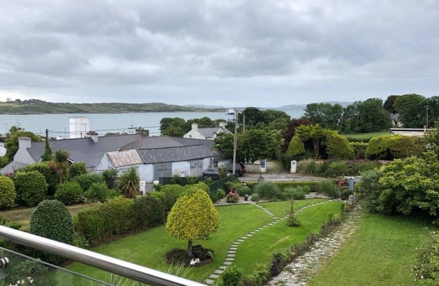 Beautiful Holiday Home in Schull