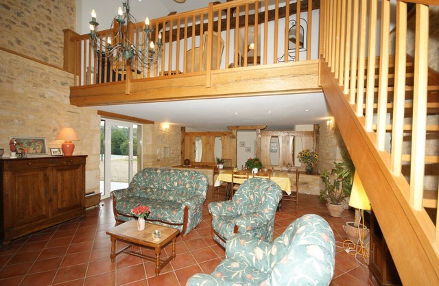 Hermosa casa de vacaciones con piscina en Saint-Pompont