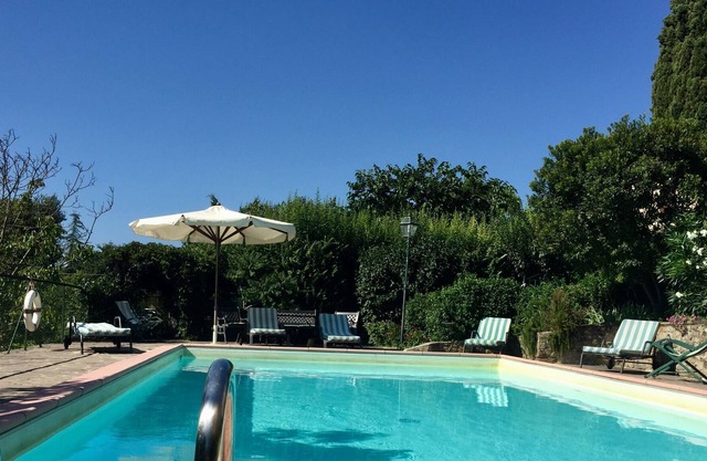 Hermosa casa de vacaciones con piscina en Monterchi