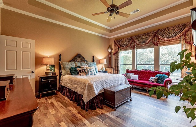 Beautiful home, 3 wooded acres, sleeps 16