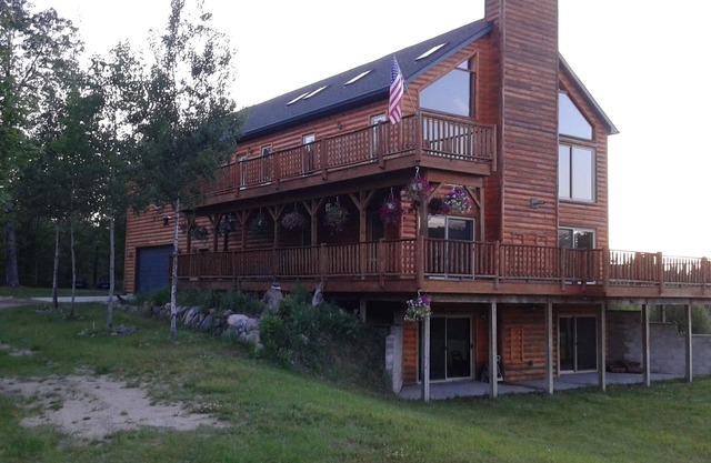 Gran casa privada en 50 acres junto al golf y senderos.