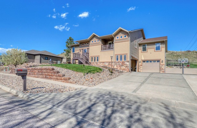 Beautiful Home at the end of the street with acreage and privacy!
