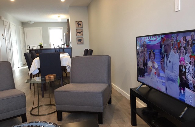 Hermosa casa por South Health Campus Hospital en Seton Por Auburn Bay Calgary SE