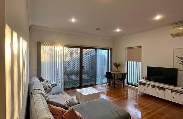 Beautiful home close to Airport and Train Station