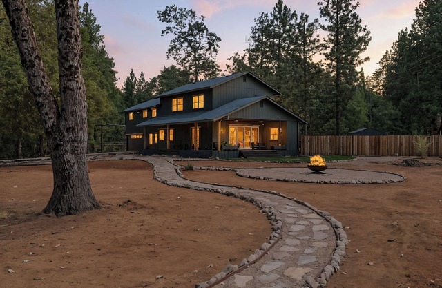 Beautiful Home Close To Activities with WiFi.