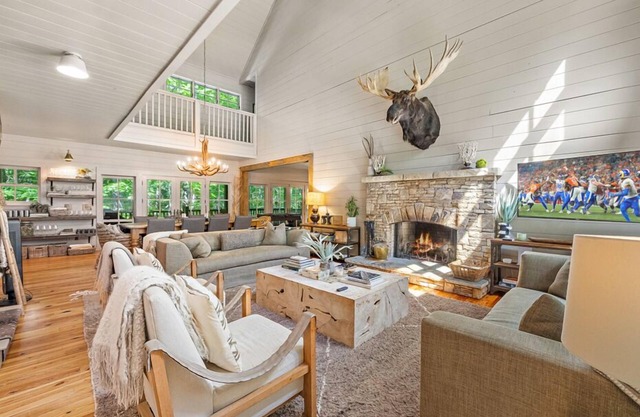 Beautiful Home for Large Group Vacations