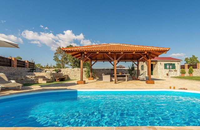 Hermosa casa en Zemunik Gornji