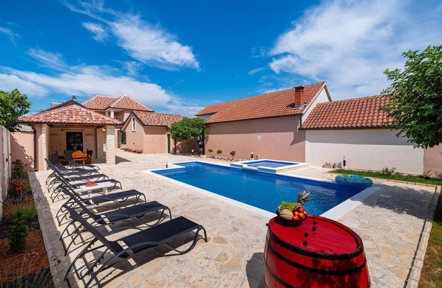 Preciosa casa en Benkovac con sauna