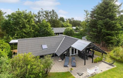 Beautiful Home In Fårvang With Wifi
