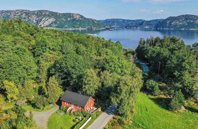 Hermosa casa en Farsund con cocina.
