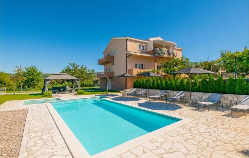 Beautiful Home In Gornji Vinjani