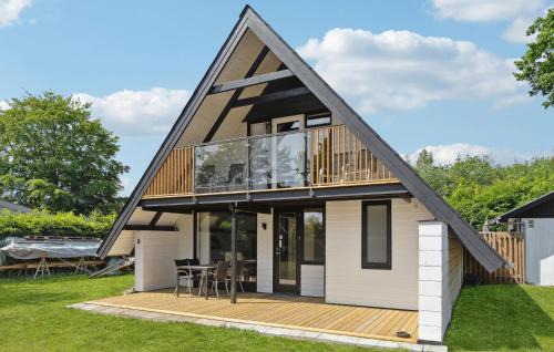 Beautiful Home In Hadsund With Kitchen