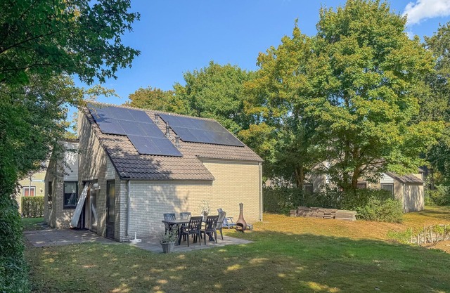 Beautiful home in Hoeven with WiFi