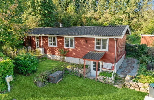Beautiful Home In Holbæk With Kitchen