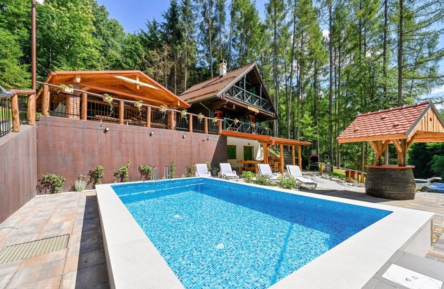 Hermosa casa en Klenovnik con sauna