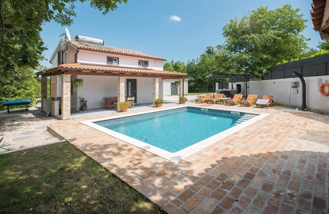 Hermosa casa en Krnicari con WiFi