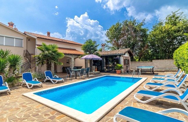Hermosa casa en Labin con WiFi