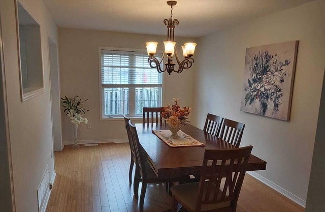 Beautiful Home in Newmarket, Ontario, 5 minutes from big plaza