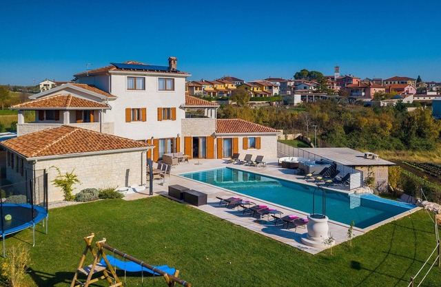Hermosa casa en Novigrad con sauna