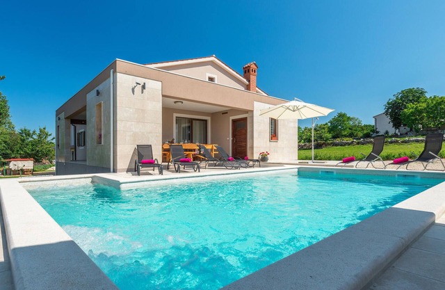 Preciosa casa en Orihi con jacuzzi