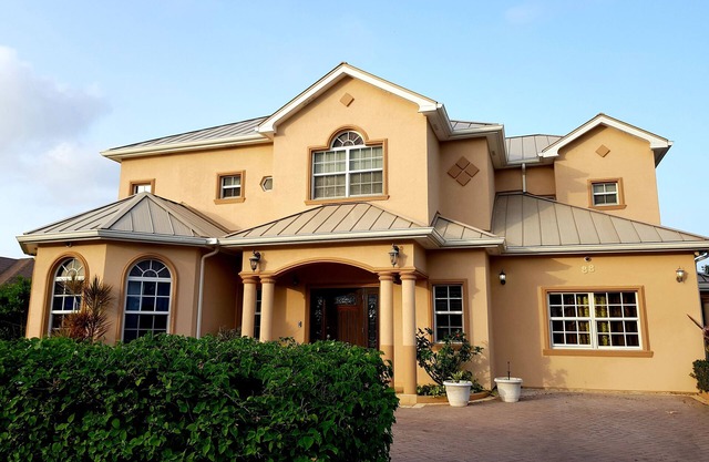 Beautiful home in quiet family friendly community - 5 minutes from Spotts beach.