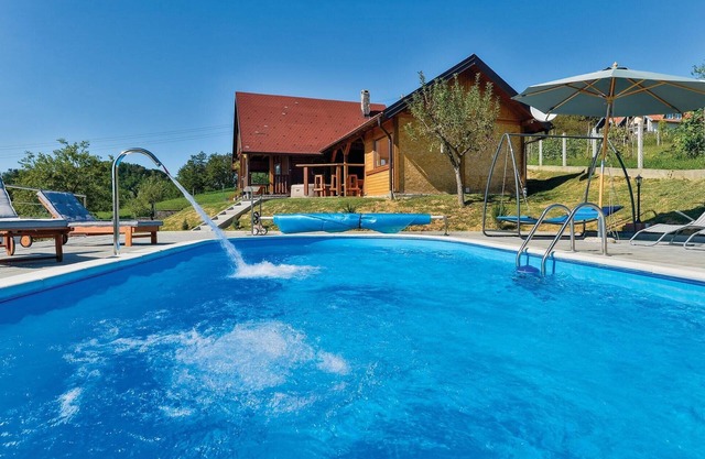 Hermosa casa en Radakovo con sauna