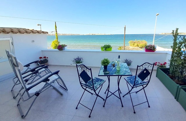 Hermosa casa en Siracusa con cocina.