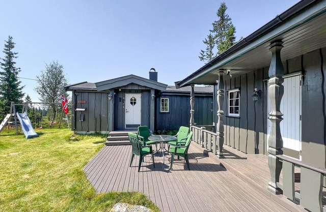 Beautiful home in Sjusjøen with sauna