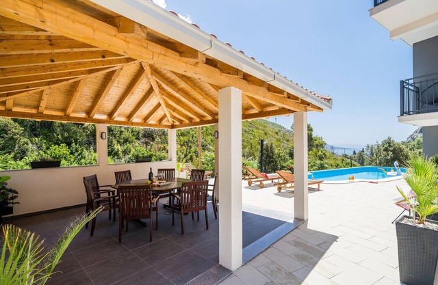 Hermosa casa en Trstenik con cocina.