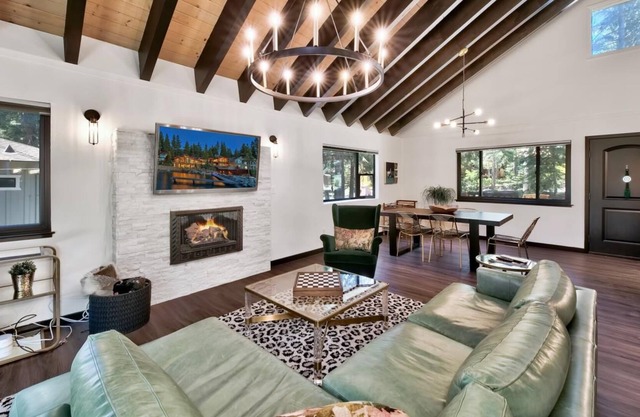 Beautiful Home in Carnelian Bay with Hot Tub