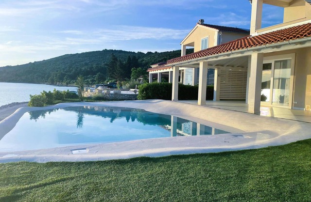 Preciosa casa en Veli rat con WiFi