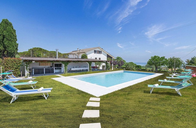 Hermosa casa en San Costanzo -PU-