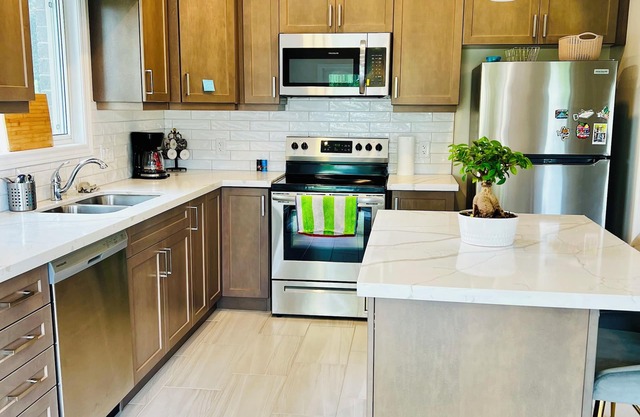 Beautiful Home just 15 minutes from Niagara Falls and amenities !!