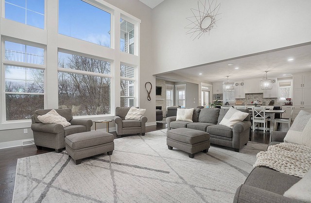 Beautiful Home Less than 8 miles away from EAA in Oshkosh.