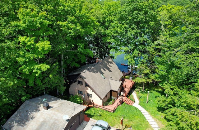 Beautiful Home on Bryan Lake!